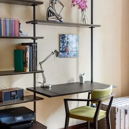 Elegant And Roomy Appartement