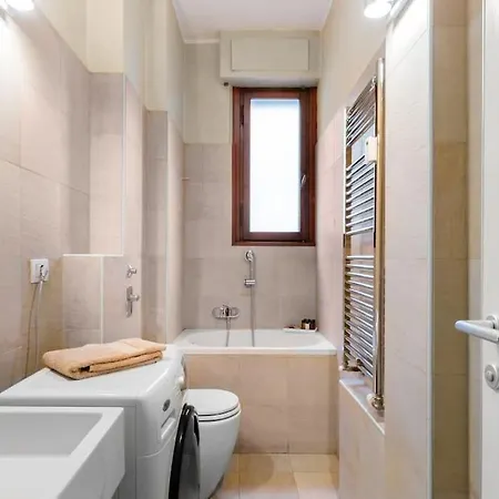 Elegant And Roomy Apartment